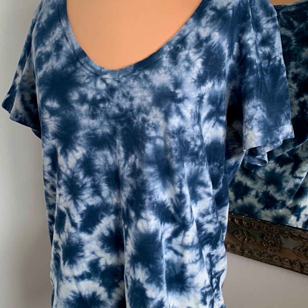 LUCKY BRAND TIE DYE TEE V NECK SIZE SMALL